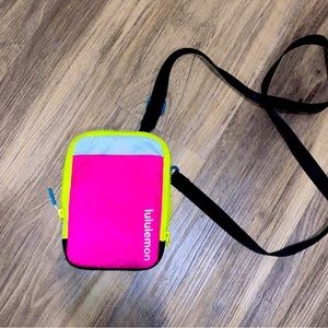 Lululemon easy access crossbody bag neon